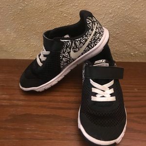 Black Nike Girls 11C Shoe